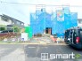 B号棟 ～十分な広さのある前面道路～
・前面道路は約６ｍございますので、お車でのすれ違いも楽々で余計なストレスがかかりません。
・日々お車での移動が多い方には大切なポイントですね。
