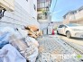 ～閑静な住宅街の立地～
・周辺は閑静な住宅街となっておりますので、静かな暮らしをご実現いただけます。
・前面道路の交通量も多くないので、小さなお子様がいるご家庭でもご安心ですね。
