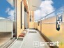 ～洗濯物も干しやすいバルコニー～
・陽当たり良好な南側のバルコニーは２部屋から出入りができて毎日のお洗濯も快適。
・物干し竿受けが標準装備されているのですぐにお使いいただけます。