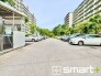 ～便利な平面駐車場～
・広い敷地を活かした平面式の駐車場。車の出し入れが楽で利便性に優れます。
・空き状況などもお気軽にお問い合わせくださいませ。
