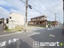 ～開放感ある角地のお住まい～
・２方向が空く事で開放感のある角地に位置しております。
・窮屈な感じが無く、ゆったりと暮らせるこの魅力をぜひ現地でご体感くださいませ。
