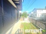 ～お庭もある余裕の敷地～
・広々した敷地にはお庭もご用意。お庭があるだけで余裕を感じますね。
・防草シートや人工芝の敷設などのオプションもお気軽にご相談くださいませ。

