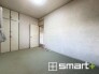 ～明るく暖かな光が差し込む洋室～
・窓からたっぷりの光が舞い込み、お部屋全体を優しく包み込んでくれます。
・くつろぎのプライベート時間を明るい空間で穏やかにお過ごしいただけます。
