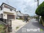 ～閑静な住宅街の立地～
・周辺は閑静な住宅街となっておりますので、静かな暮らしをご実現いただけます。
・前面道路の交通量も多くないので、小さなお子様がいるご家庭でもご安心ですね。
