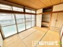 ～「和みの部屋」和室をご用意～
・ゴロンと寝転がったり、お子様のいるご家庭ではお子様を寝かしつけたり、などご活用いただける和室をご用意。
・やはり畳の香りは心が落ち着きますね。
