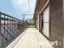 ～洗濯物も干しやすいバルコニー～
・陽当たり良好な南側のバルコニーは２部屋から出入りができて毎日のお洗濯も快適。
・テラス屋根等のオプションもお気軽にご相談くださいませ。