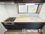 ～お料理がはかどる三口コンロ～
・同時進行で調理が可能な三口コンロで家事の時短に。
・グリルも付いているのでお料理の幅も広がりますね。
