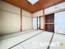～「和みの部屋」和室～
・寝室を和室にすることで、イグサの香りに包まれてリラックスして眠れます。
・和室にはベッドも置けるため、敷布団かベッドか選べるのも魅力の一つですね。
