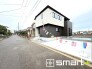 ～十分な広さのある前面道路～
・前面道路は約○ｍございますので、お車でのすれ違いも楽々で余計なストレスがかかりません。
・日々お車での移動が多い方には大切なポイントですね。
