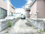 ～駐車場は２台分ご用意～
・駐車場は２台分ございますので、車通勤の方や複数台お持ちの方にもお勧めのお住まいです。
・カーポートなどのオプションもお気軽にご相談くださいませ。
