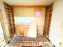 ～リビングを有効活用～
・キッチンは対面式ではなく壁側にございますので、お部屋の中の空間を有効活用できます。
・現地ではぜひ家具の配置などもイメージしながらご見学くださいませ。
