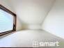 ～小屋裏収納のあるお住まい～
・本来デッドスペースとなる小屋裏も無駄にせず収納をご用意。
・普段使わない物や、取っておきたい箱や段ボールなどの置場としてご活用いただけます。
