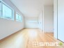～間仕切対応で２部屋に～
・２階洋室１０.６帖は将来こども部屋として１部屋を２部屋にできるフレキシブルルームです。
・収納スペースも付いているので整理整頓しやすく、生活空間が広がりますね。
