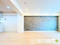 ~余裕の空間が広がるLDK~
・15.8帖あるLDKはご家族団らんのお時間を余裕の広さで演出してくれます。
・ご内覧の際は家具の配置などもイメージしながらご覧くださいませ。