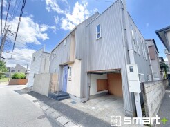 ~綺麗にお使いの外観~
・外観も綺麗にお使いなので、築年数を感じさせない見た目となっております。
・外壁や屋根のリフォームなどをお考えの方もお気軽にご相談くださいませ。