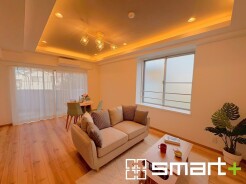 ~2面採光の明るいリビング~
・寛ぎのリビングは2面採光でたっぷりの陽光が舞い込む明るい空間。
・穏やかな陽だまりに包まれる居心地の良いりリビングです。