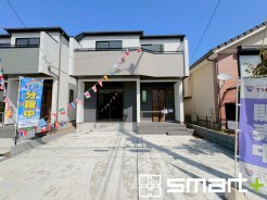 ~落ち着いた雰囲気の外観~
・環境にも馴染みやすく、汚れもあまり目立たない淡いグレーとホワイトのツートンカラーで落ち着いた印象に。
・重厚感があって洗練されたクールな雰囲気です。