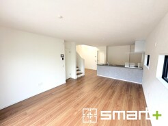 ~家具の配置がしやすい間取~
・LDKはリビングとダイニングの境目が分かりやすくなっており、家具の配置がしやすい造り。
・どんなインテリアにするか考えるだけでも楽しくなりますね。