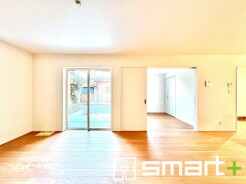 ~穏やかな陽の入るLDK~
・大きな窓のあるLDKは陽当りも良好で明るい空間となっております。
・ご家族団らんなど過ごす時間の多いLDKが明るいのは嬉しいポイントですね。