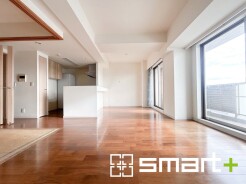 ~日当り良好のLDK~
・穏やかな陽だまりに包まれる居心地の良いLDKは、ご家族が自然と集まる憩いのスペースに。
・柔らかみのあるナチュラルカラーで、家具やカーテンの色も選びやすいです。