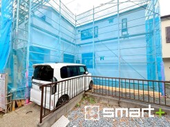 ~ベタ基礎でしっかりとした土台~
・コンクリートの中に鉄筋を配し強度を高めた「ベタ基礎」を採用。
・しっかりとした土台を造ったうえで、その上に建物が築造されていきます。