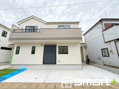~明るさを感じる外観~
・外壁は2トーンカラーを採用し、デザイン性に優れた見た目となっております。
・帰宅した際にホッと感じるような飽きのこない外観。ぜひ現地でご確認くださいませ。
