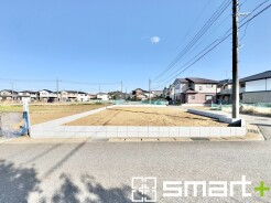 ~閑静な住宅街の立地~
・周辺は閑静な住宅街となっておりますので、静かな暮らしをご実現いただけます。
・前面道路の交通量も多くないので、小さなお子様がいるご家庭でもご安心ですね。
(1号地)