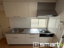 ~リビングを有効活用~
・キッチンは対面式ではなく壁側にございますので、お部屋の中の空間を有効活用できます。
・現地ではぜひ家具の配置などもイメージしながらご見学くださいませ。