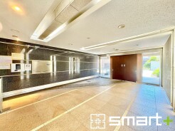 ~帰るのが楽しみになるエントランス~
・エントランスは非常に綺麗な造りとなっておりますので、毎日家に帰るのが楽しみになる仕様です。
・ぜひ現地でご体感くださいませ。