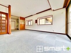 ~ナチュラルな色彩のLDK~
・自然な風合いの色味で纏められたLDKは家具のコーディネートもしやすくなっております。
・どんなインテリアにするか、考えるだけでも楽しくなりますね。