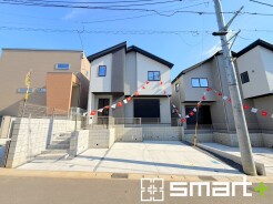 ~スタイリッシュな外観~
・2色のコントラストが美しく落ち着きあるデザインの外観となっております。
・グレーとホワイトの組み合わせが、洗練されたクールな雰囲気を醸し出しています。