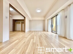 ~オプション施行もお任せください~
・フローリングの変色など劣化を軽減し、水をこぼした場合などにも防いでくれるフロアコーテイングが人気となっております。
・オプション施行もお任せください。