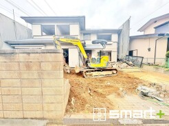 ~子育てしやすい住環境~
・小中学校など教育機関が徒歩10分圏内に揃っており、子育て世代にも安心の住環境です。
・建築条件はございませんので、お好きなハウスメーカーでの建築が可能です。