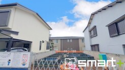 ~ベタ基礎でしっかりとした土台~
・コンクリートの中に鉄筋を配し強度を高めた「ベタ基礎」を採用。
・しっかりとした土台を造ったうえで、その上に建物が築造されていきます。