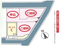 ~カースペースもしっかり確保~
・各棟敷地内にカースペースをご用意しておりますので、お車をご利用の方にもお勧めです。
・カースペースのサイズなど、ご内覧の際に合わせてご確認くださいませ。
