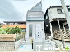 ~明るさを感じる外観~
・外壁は2トーンカラーを採用し、デザイン性に優れた見た目となっております。
・帰宅した際にホッと感じるような飽きのこない外観。ぜひ現地でご確認くださいませ。