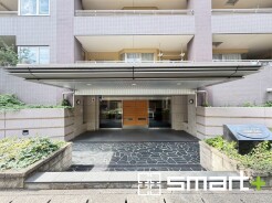 ~帰るのが楽しみになるエントランス~
・エントランスは非常に綺麗な造りとなっておりますので、毎日家に帰るのが楽しみになる仕様です。
・ぜひ現地でご体感くださいませ。