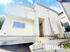 ~完成物件もご案内可能~
・ご案内時には実際の立地に加え、同メーカー・同仕様の完成物件もご案内可能です。
・ぜひ現地と建物をご覧いただき、具体的にイメージしてみてくださいませ。
(1号棟)